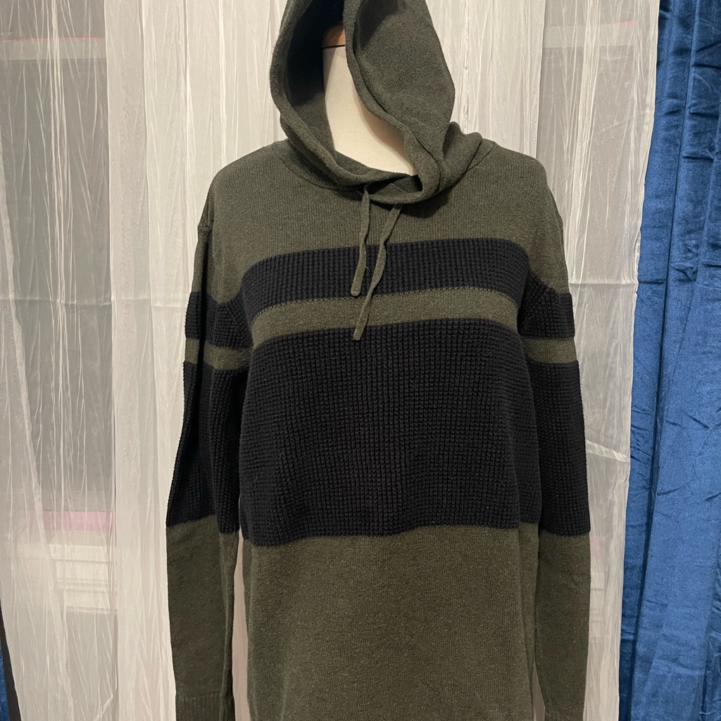 Size Medium Man’s Sweater Blue And Olive Green